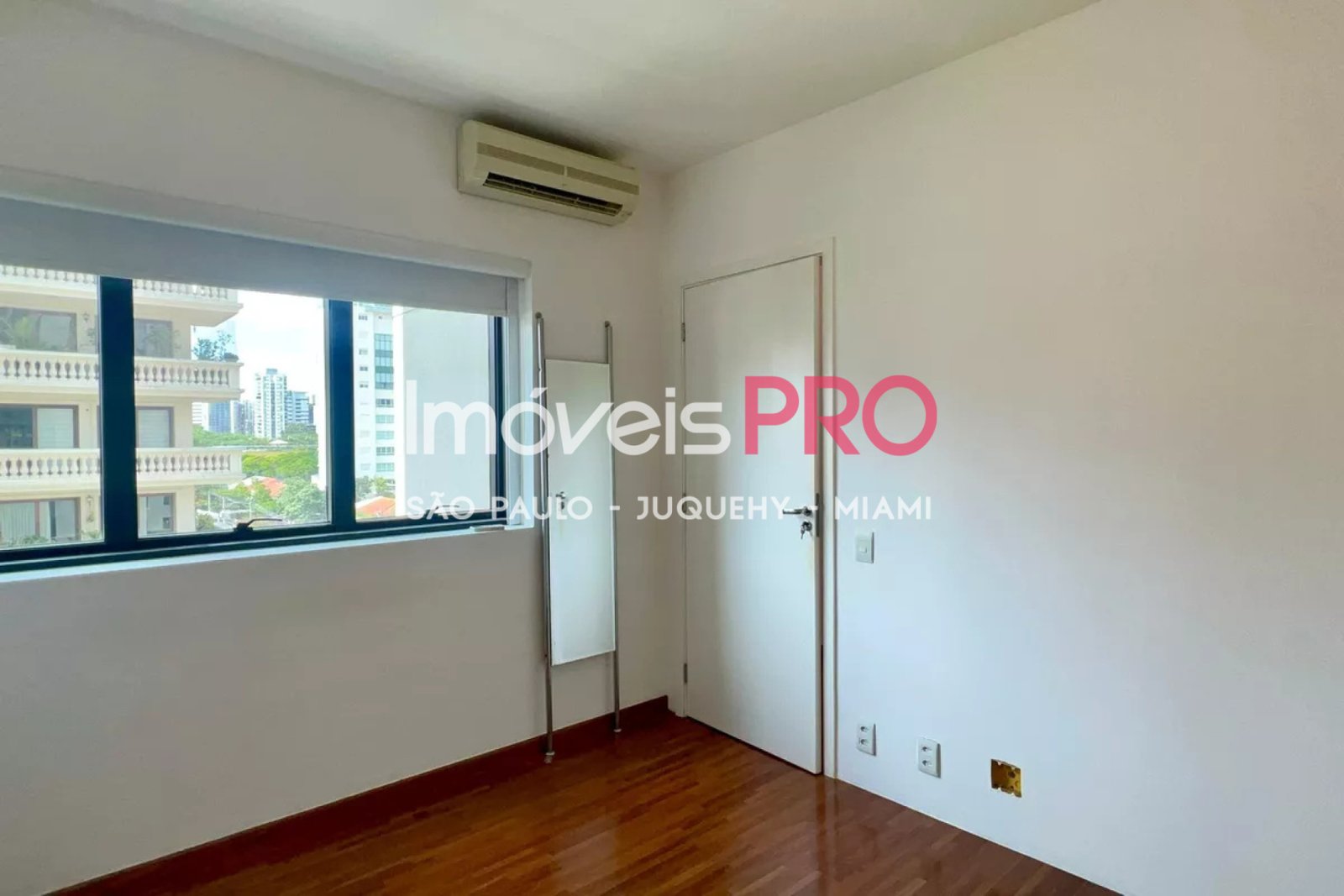 Foto :: https://assets.imoveispro.com.br/thumb/IP37403/apartamento-venda-pinheiros_IP37403_17_1920x1080.jpg?