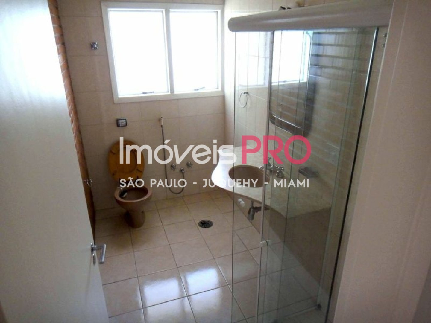 Foto :: https://assets.imoveispro.com.br/thumb/IP37405/casa-aluguel-jardim-morumbi_IP37405_17_1920x1080.jpg?