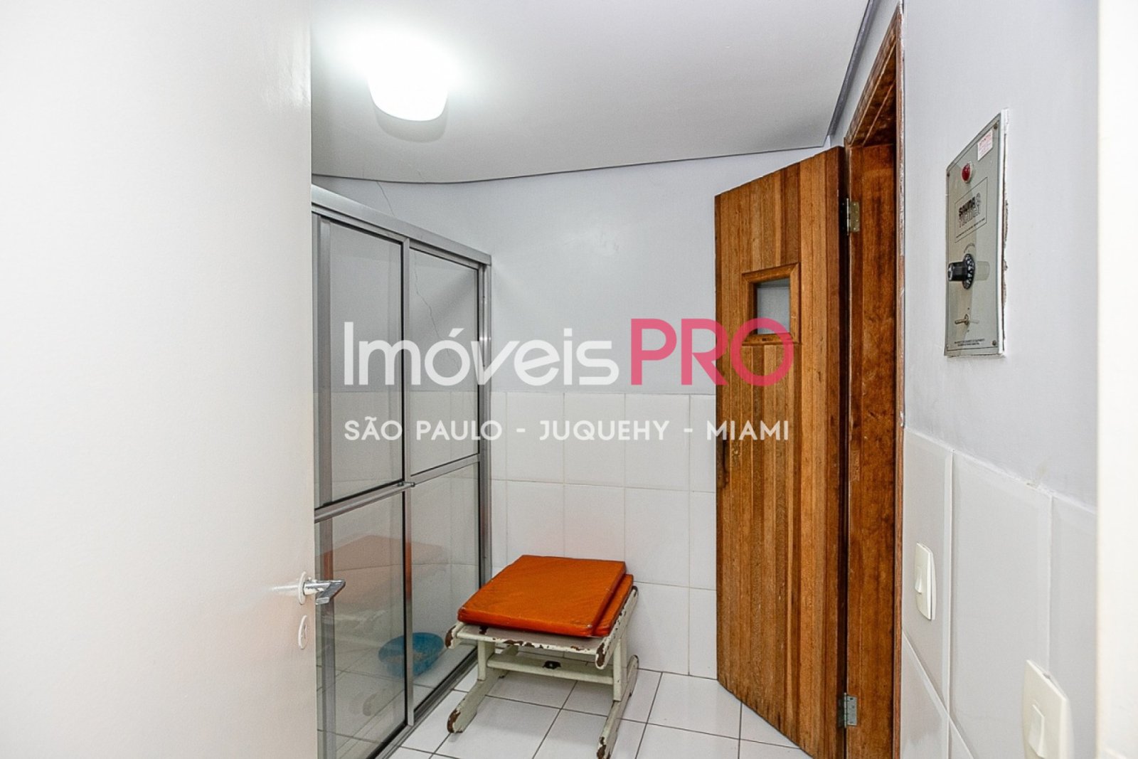 Foto :: https://assets.imoveispro.com.br/thumb/IP37416/cobertura-venda-moema_IP37416_35_1920x1080.jpg?