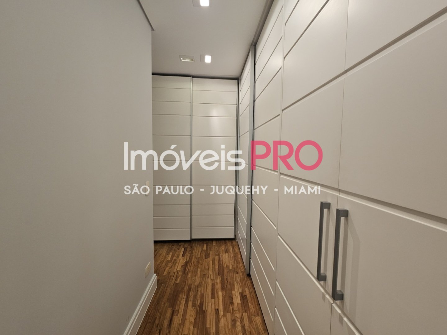 Foto :: https://assets.imoveispro.com.br/thumb/IP37445/apartamento-venda-itaim-bibi_IP37445_23_1920x1080.jpg?