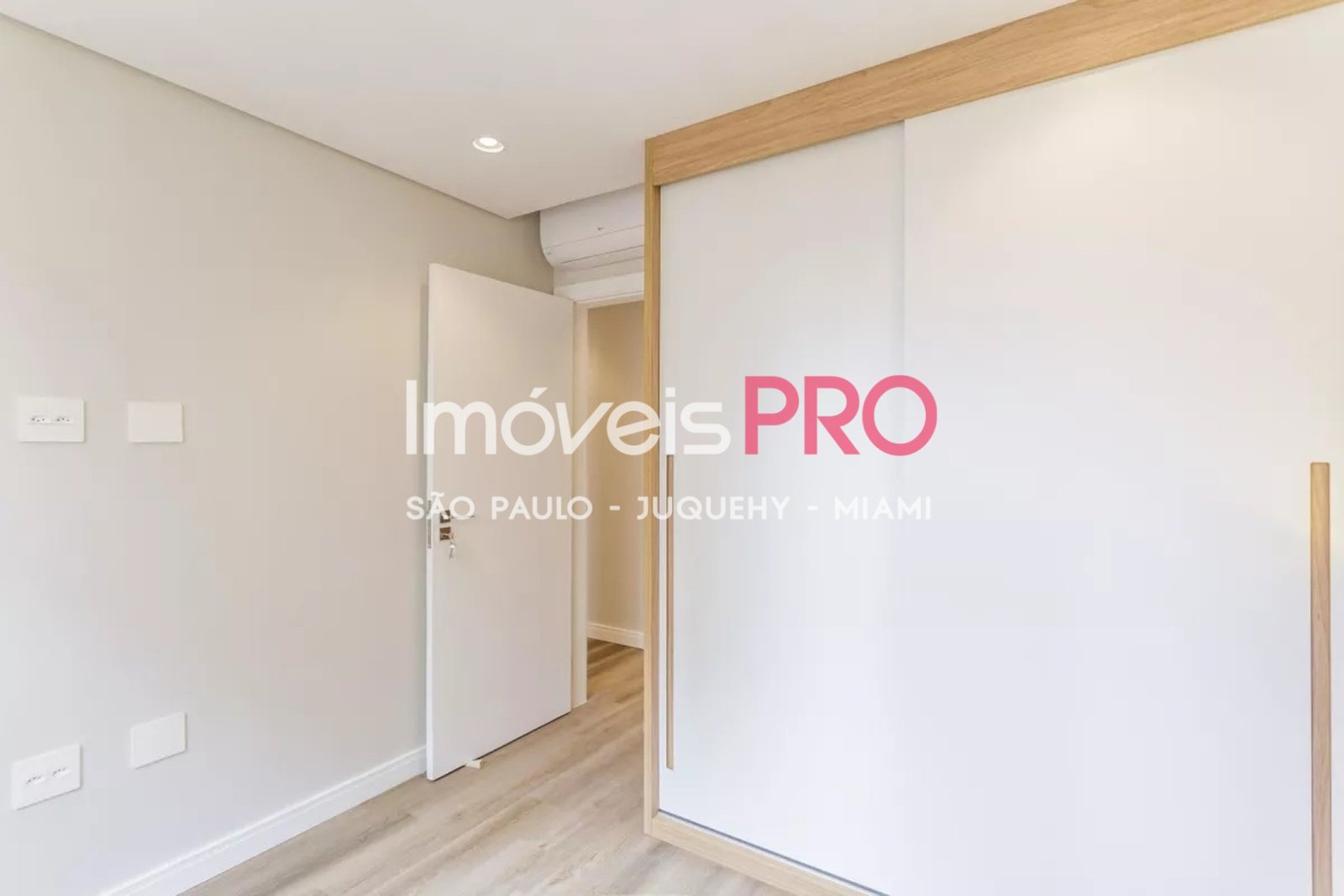 Foto :: https://assets.imoveispro.com.br/thumb/IP37454/apartamento-venda-moema-passaros_IP37454_11_1920x1080.jpg?