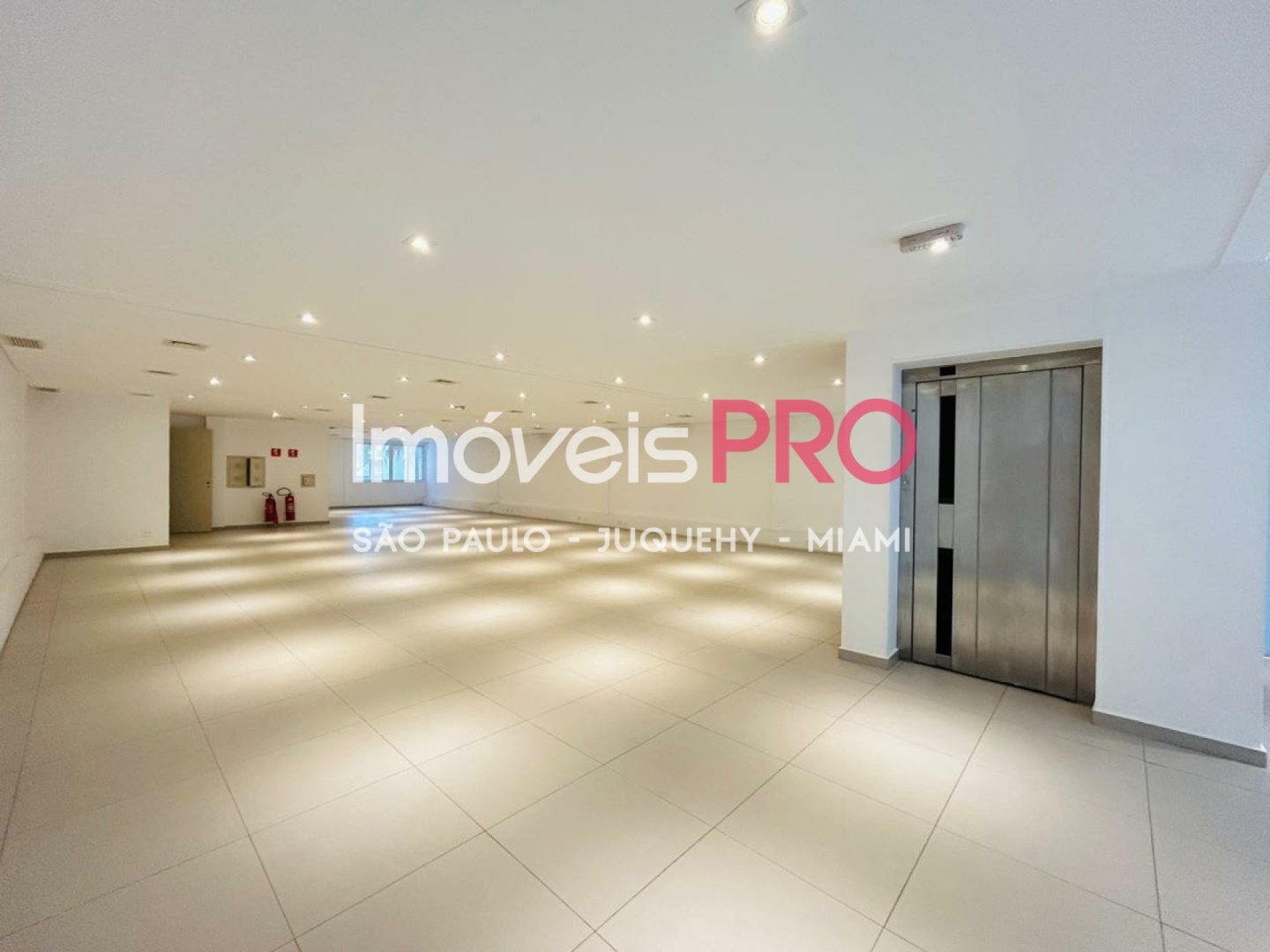 Foto :: https://assets.imoveispro.com.br/thumb/IP37477/predio-aluguel-itaim_IP37477_11_1920x1080.jpg?