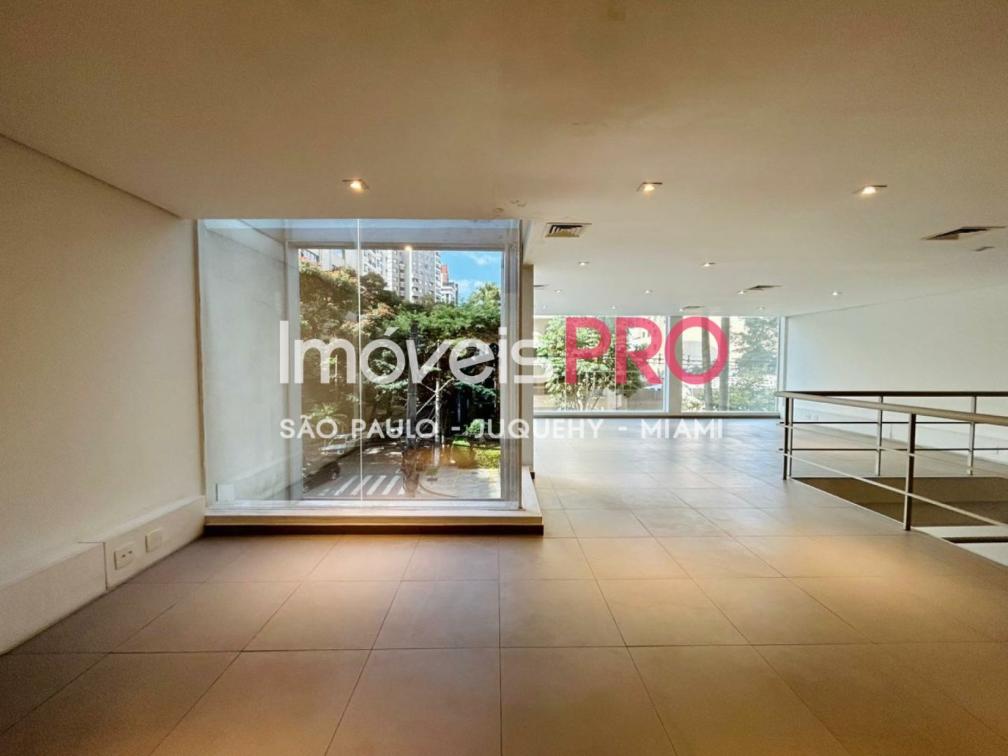 Foto :: https://assets.imoveispro.com.br/thumb/IP37477/predio-aluguel-itaim_IP37477_17_1920x1080.jpg?