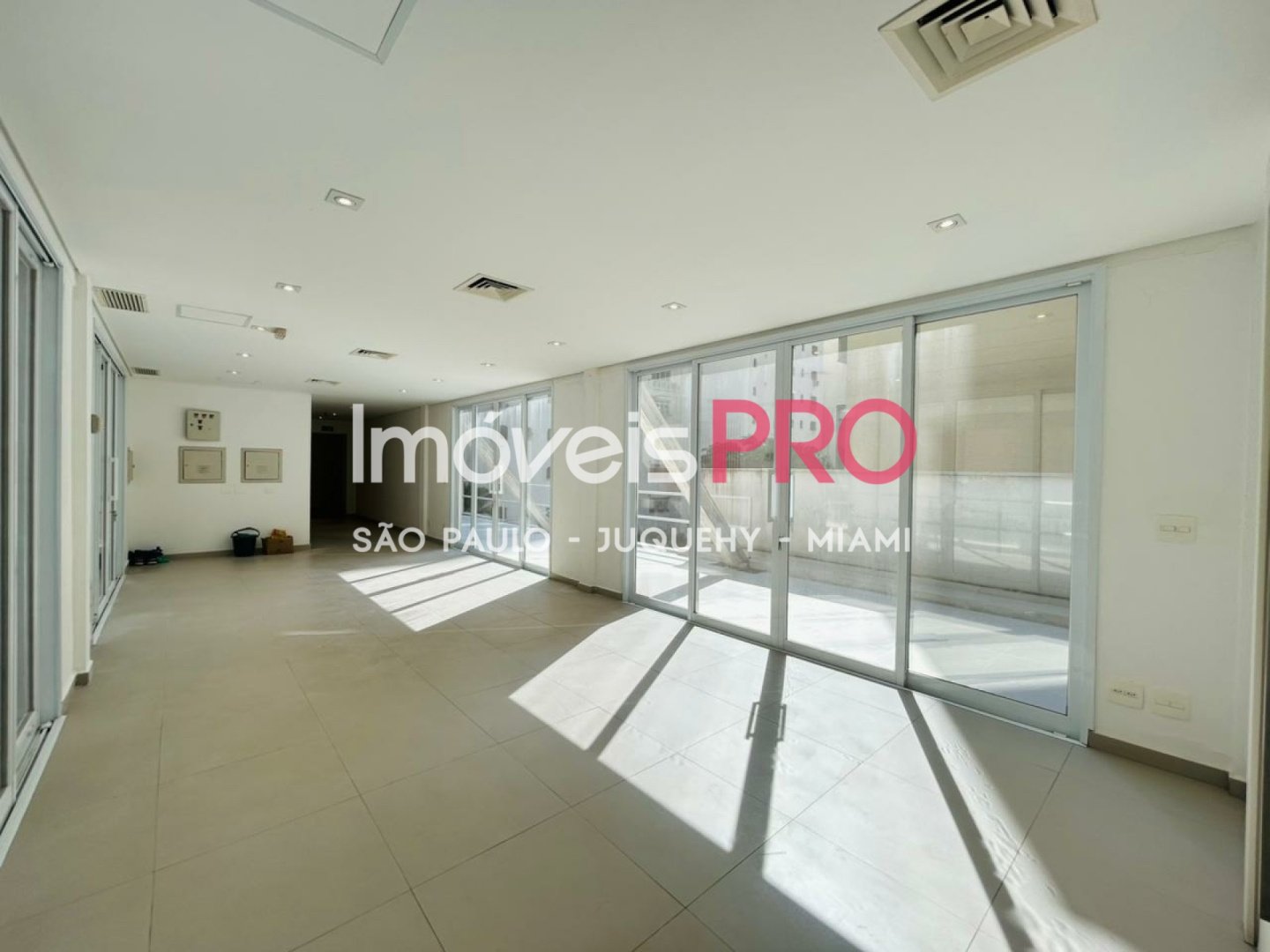 Foto :: https://assets.imoveispro.com.br/thumb/IP37477/predio-aluguel-itaim_IP37477_23_1920x1080.jpg?