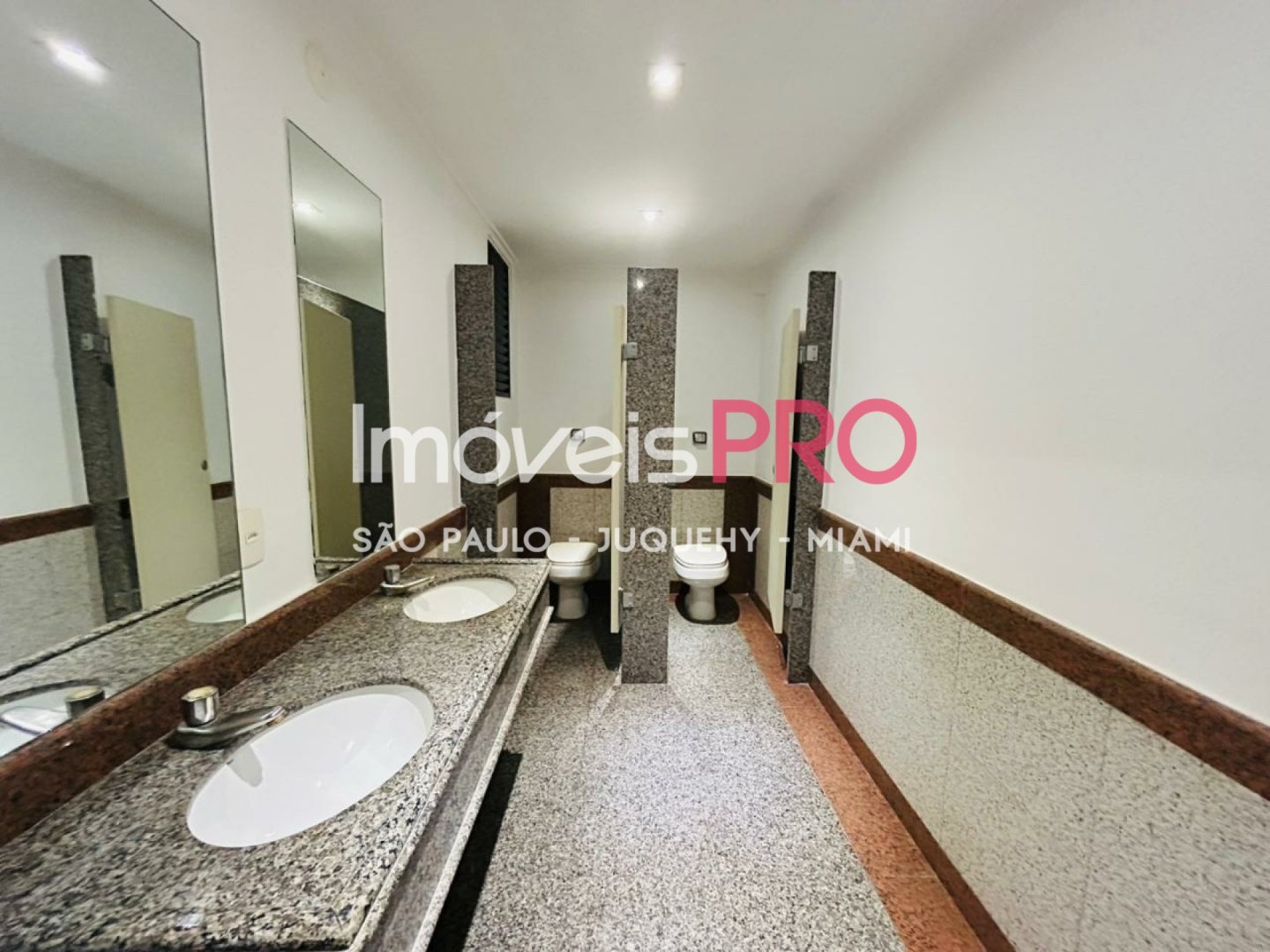 Foto :: IP37477
