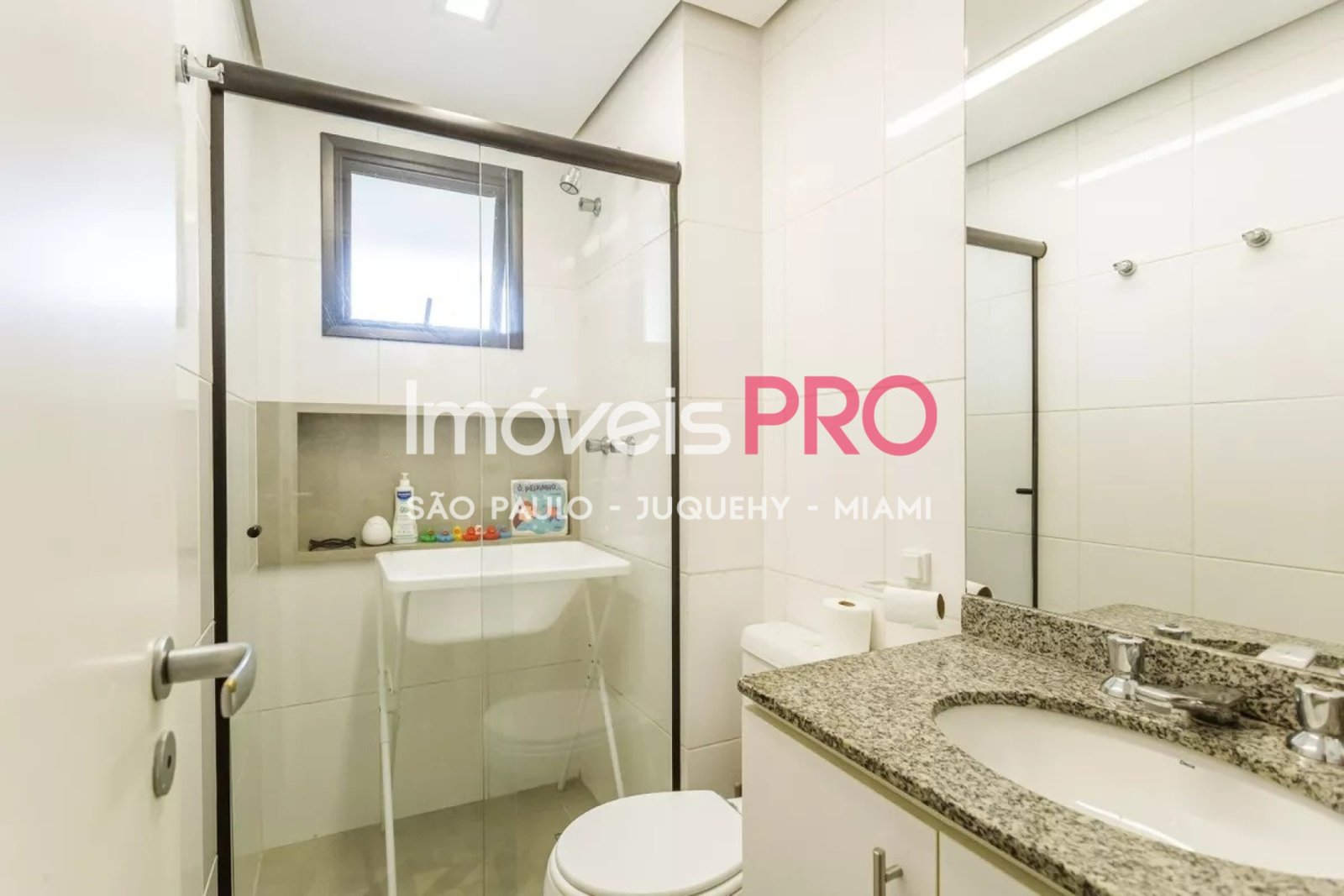 Foto :: https://assets.imoveispro.com.br/thumb/IP37478/apartamento-venda-moema_IP37478_29_1920x1080.jpg?