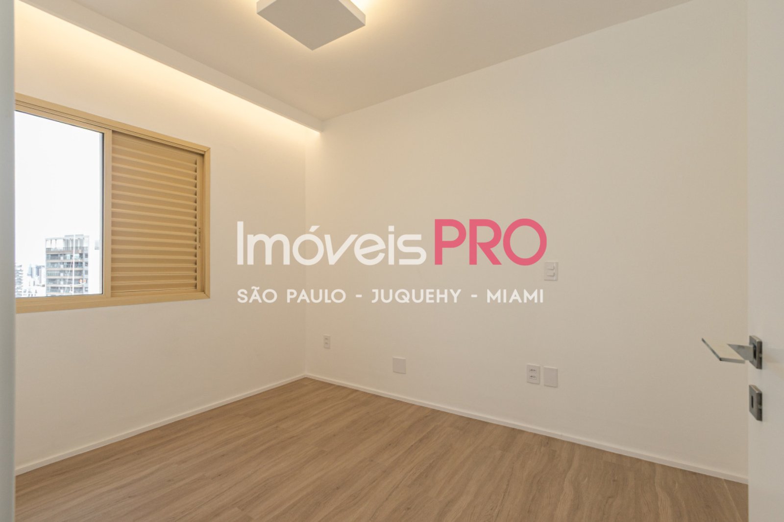 Foto :: https://assets.imoveispro.com.br/thumb/IP37501/apartamento-venda-moema-passaros_IP37501_17_1920x1080.jpg?