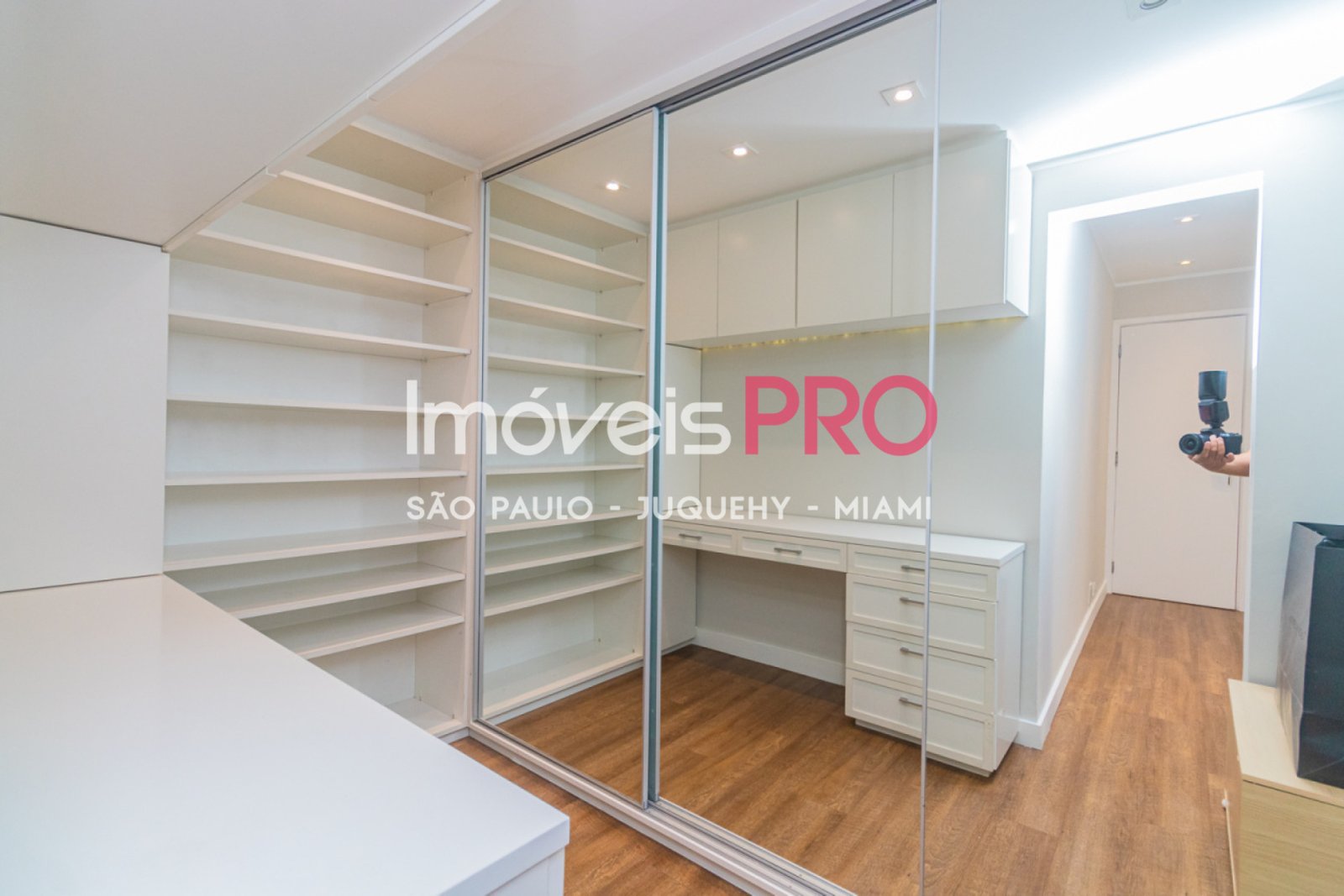 Foto :: https://assets.imoveispro.com.br/thumb/IP37535/apartamento-aluguel-moema-passaros_IP37535_23_1920x1080.jpg?