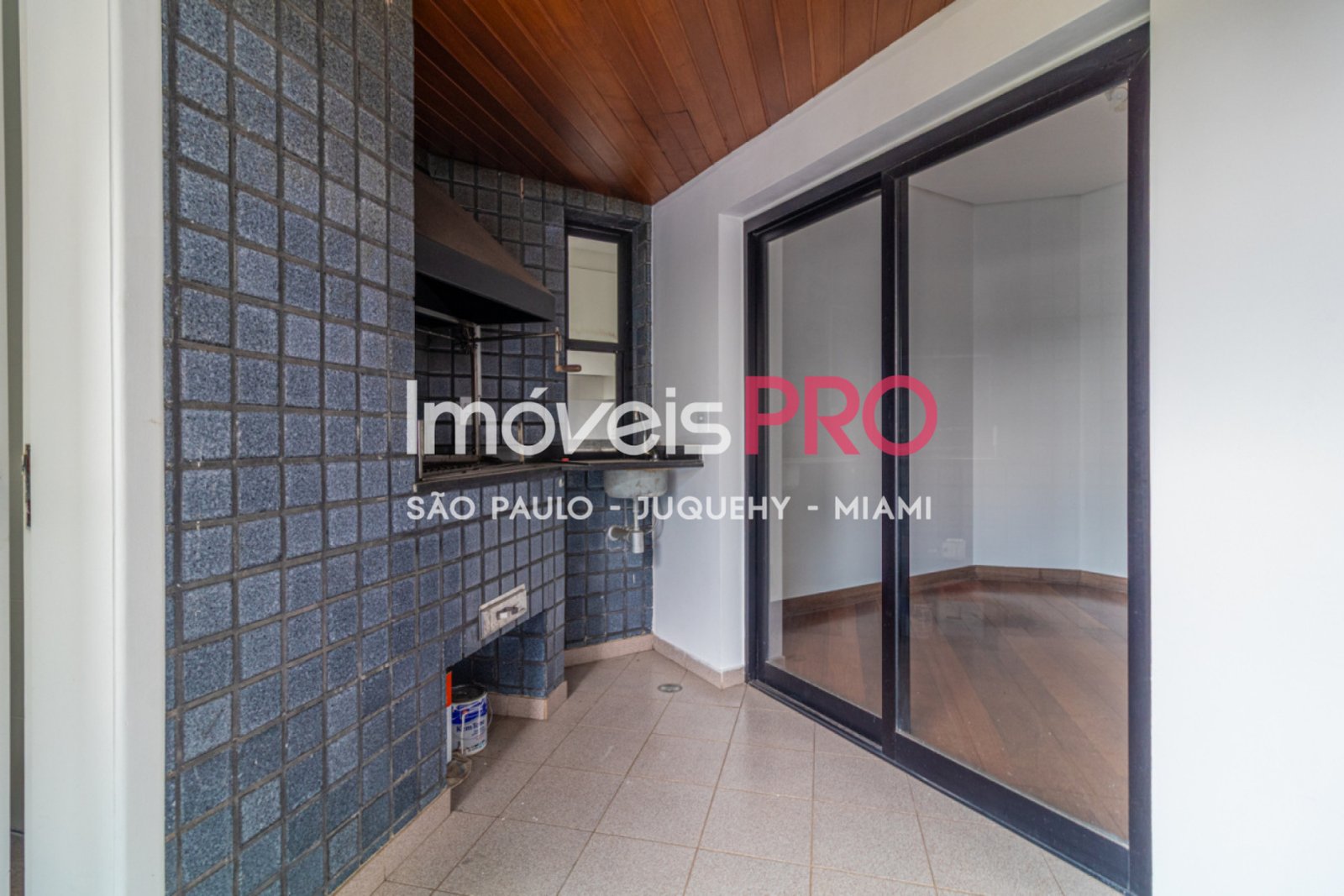 Foto :: https://assets.imoveispro.com.br/thumb/IP37561/apartamento-venda-panamby_IP37561_17_1920x1080.jpg?