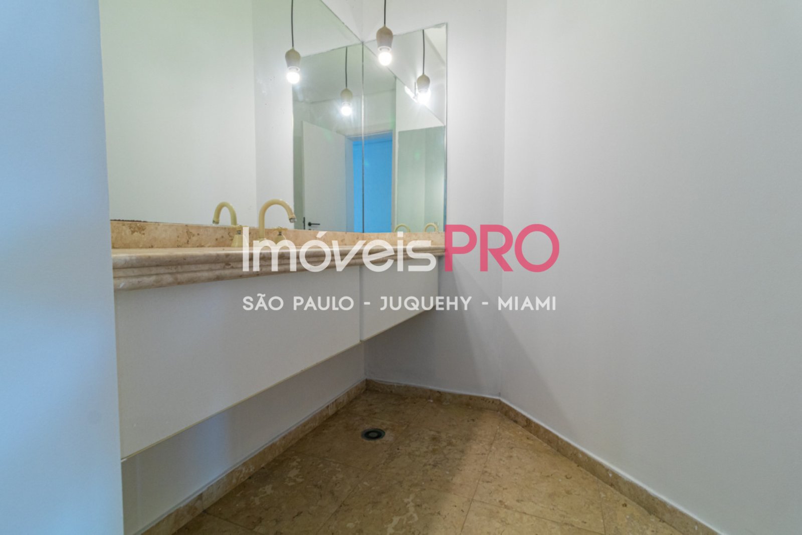 Foto :: https://assets.imoveispro.com.br/thumb/IP37561/apartamento-venda-panamby_IP37561_23_1920x1080.jpg?