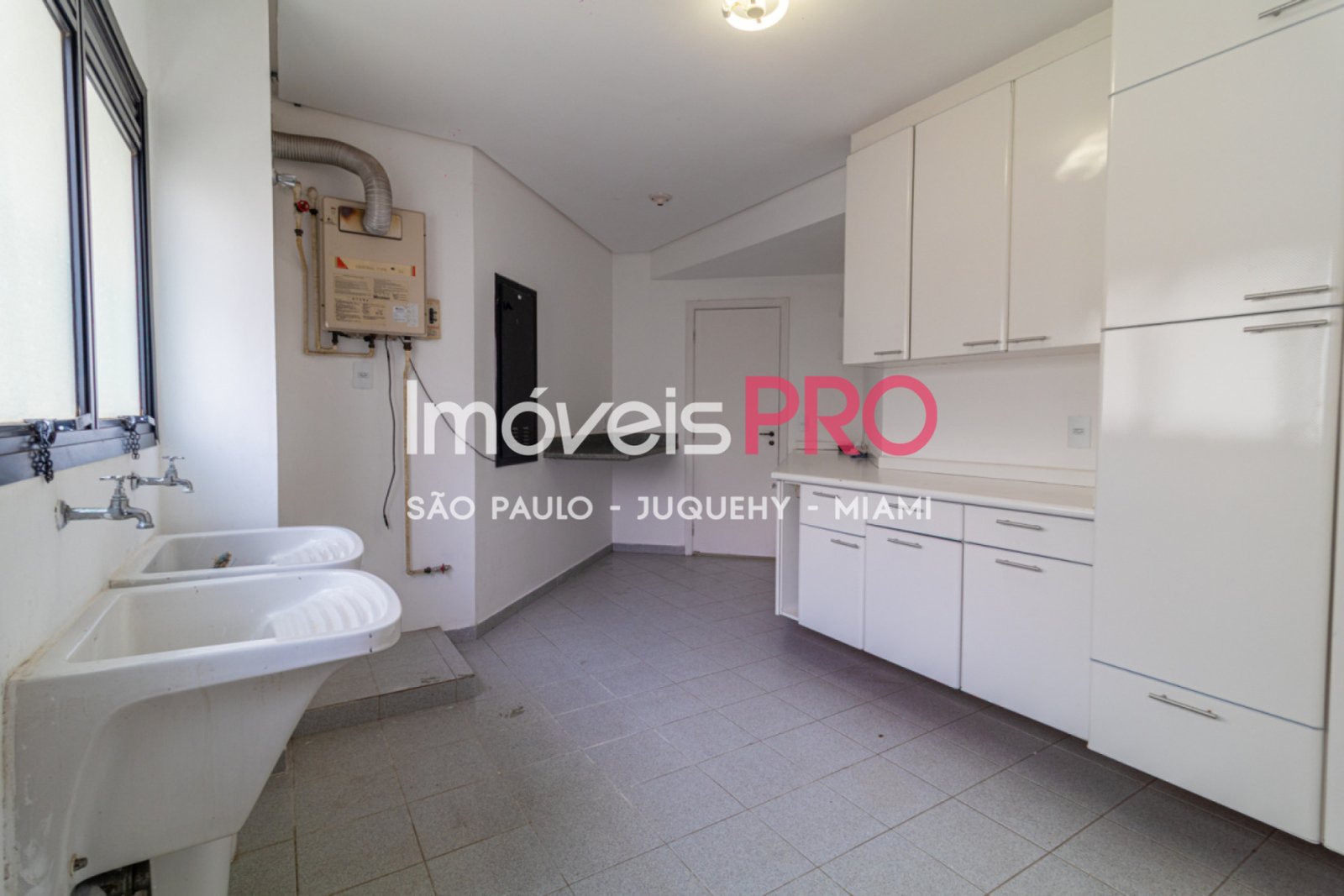 Foto :: https://assets.imoveispro.com.br/thumb/IP37561/apartamento-venda-panamby_IP37561_35_1920x1080.jpg?