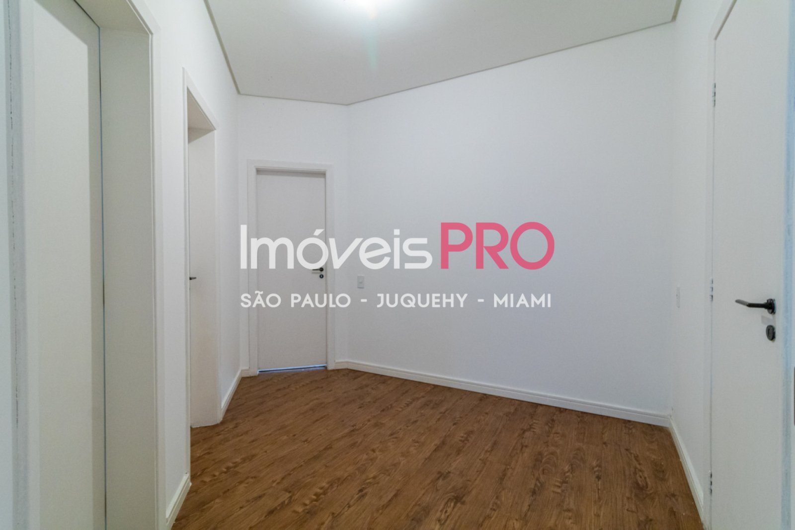 Foto :: https://assets.imoveispro.com.br/thumb/IP37561/apartamento-venda-panamby_IP37561_47_1920x1080.jpg?