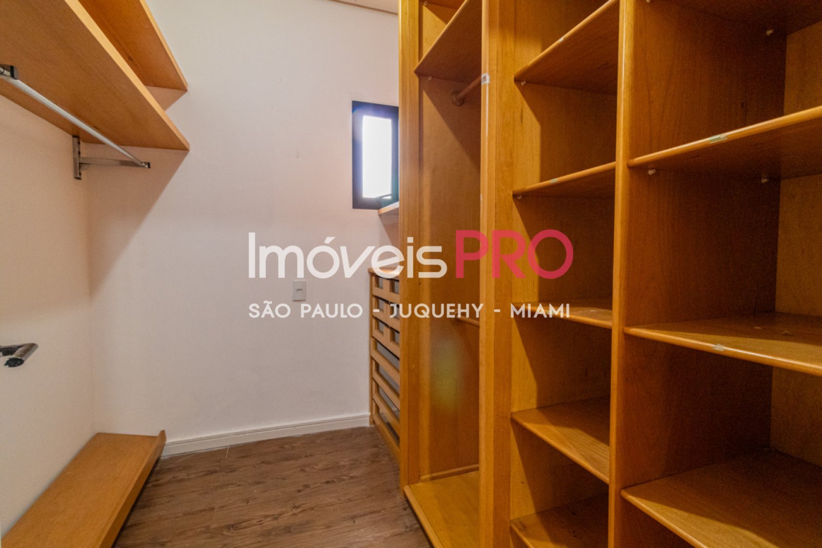 Foto :: https://assets.imoveispro.com.br/thumb/IP37561/apartamento-venda-panamby_IP37561_53_1920x1080.jpg?