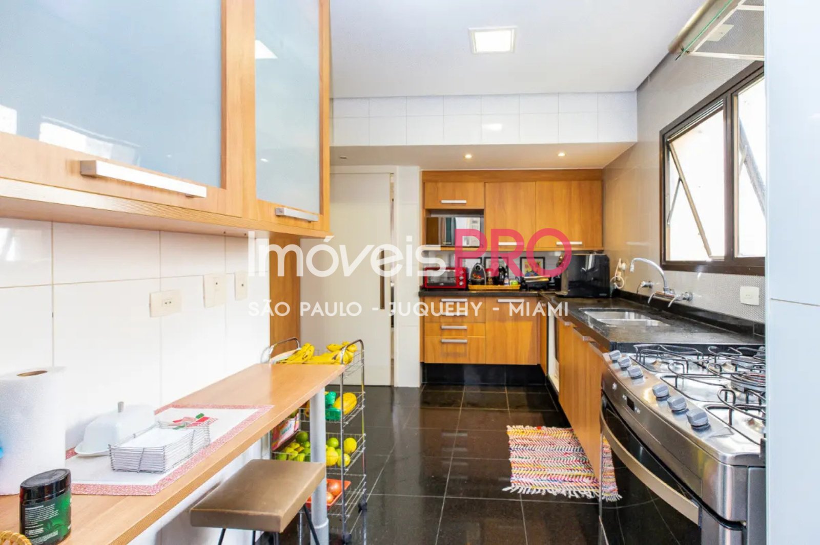 Foto :: https://assets.imoveispro.com.br/thumb/IP37566/apartamento-venda-itaim-bibi_IP37566_23_1920x1080.jpg?