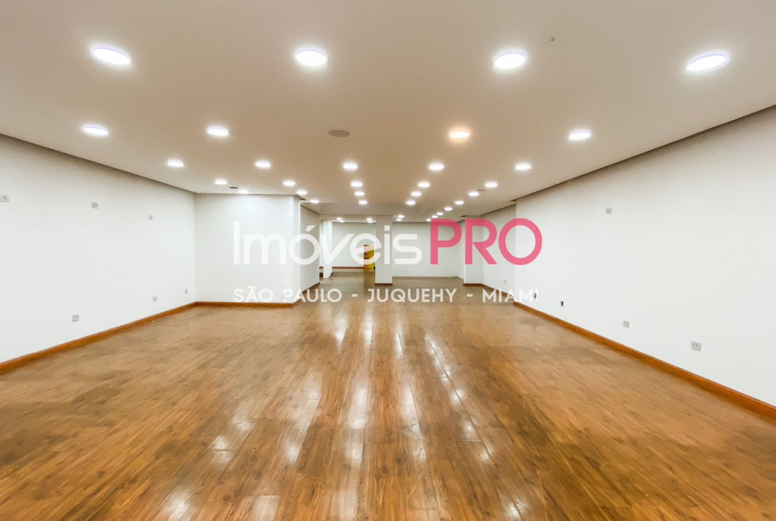 Foto :: https://assets.imoveispro.com.br/thumb/IP37584/loja-venda-moema_IP37584_17_1920x1080.jpg?