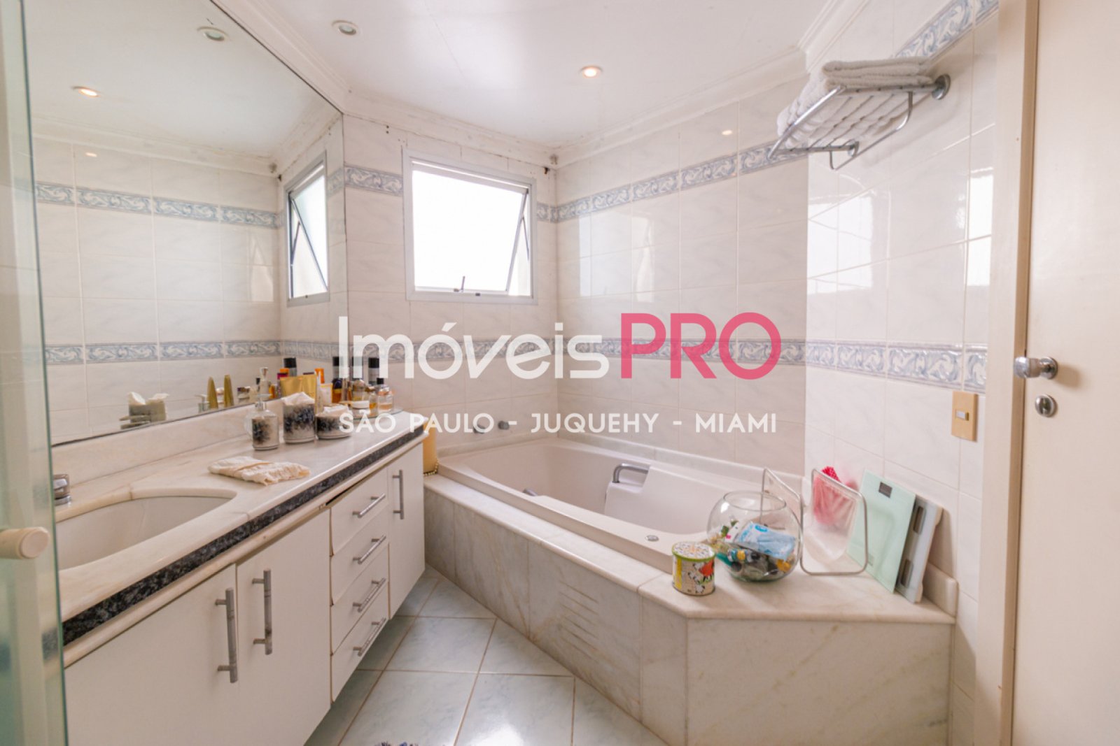 Foto :: https://assets.imoveispro.com.br/thumb/IP37619/apartamento-venda-campo-belo_IP37619_29_1920x1080.jpg?