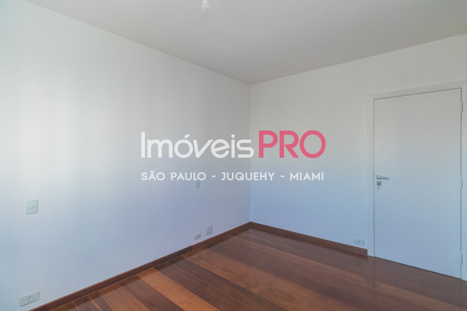 Foto :: https://assets.imoveispro.com.br/thumb/IP37649/apartamento-venda-campo-belo_IP37649_29_1920x1080.jpg?