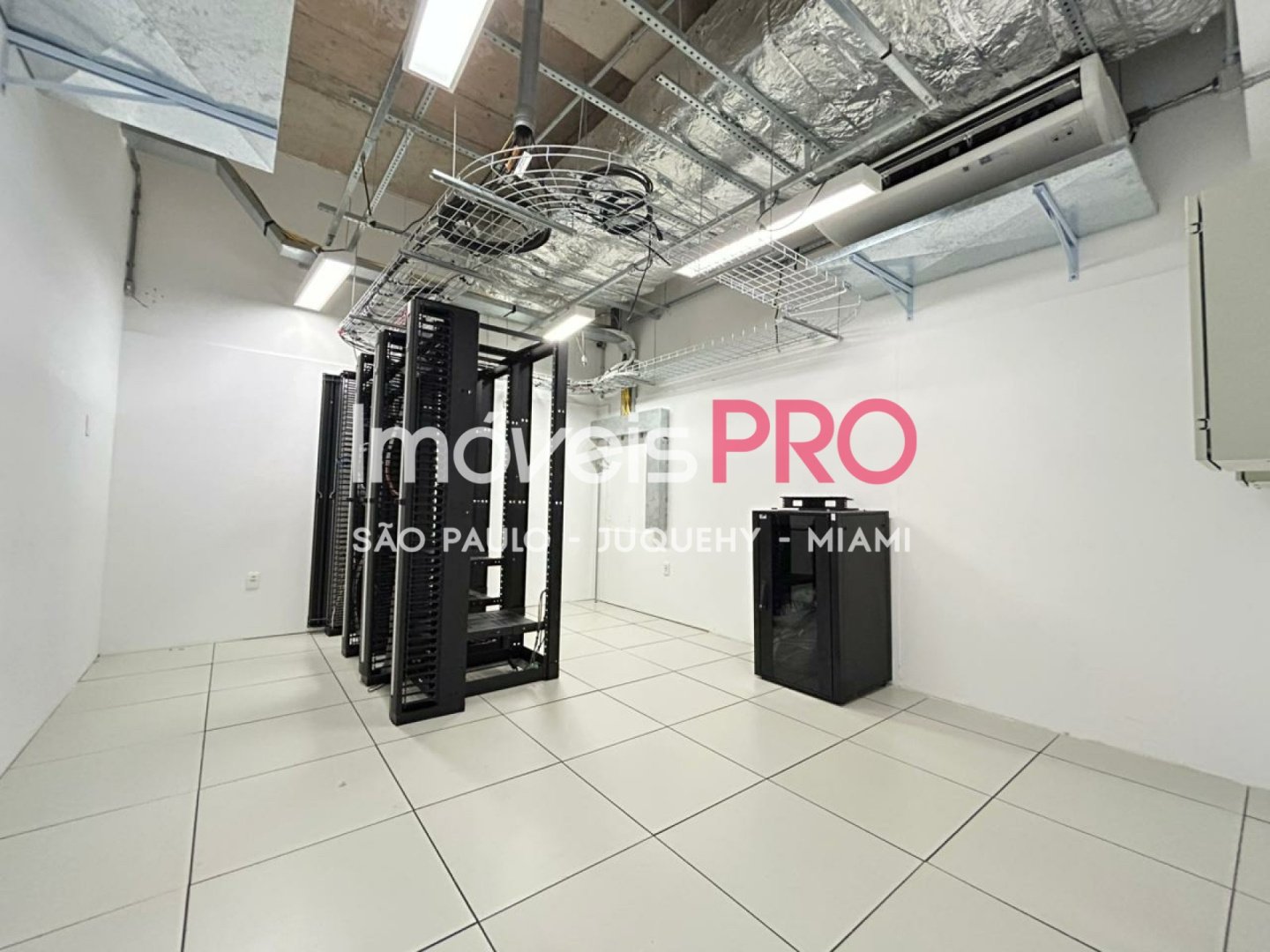 Foto :: https://assets.imoveispro.com.br/thumb/IP37655/conj-comercial-aluguel-itaim-bibi_IP37655_29_1920x1080.jpg?