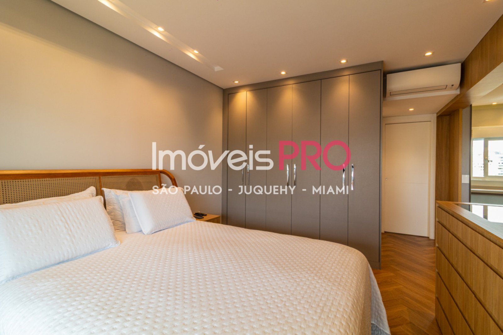 Foto :: https://assets.imoveispro.com.br/thumb/IP37661/apartamento-venda-moema_IP37661_29_1920x1080.jpg?