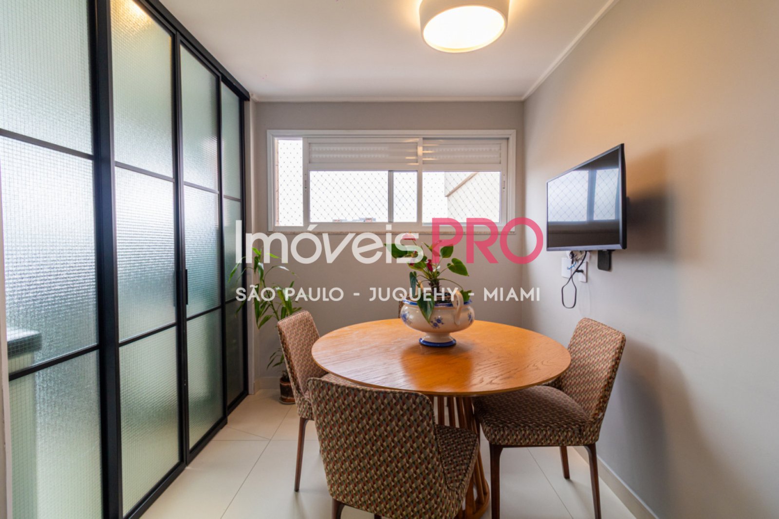 Foto :: https://assets.imoveispro.com.br/thumb/IP37661/apartamento-venda-moema_IP37661_53_1920x1080.jpg?