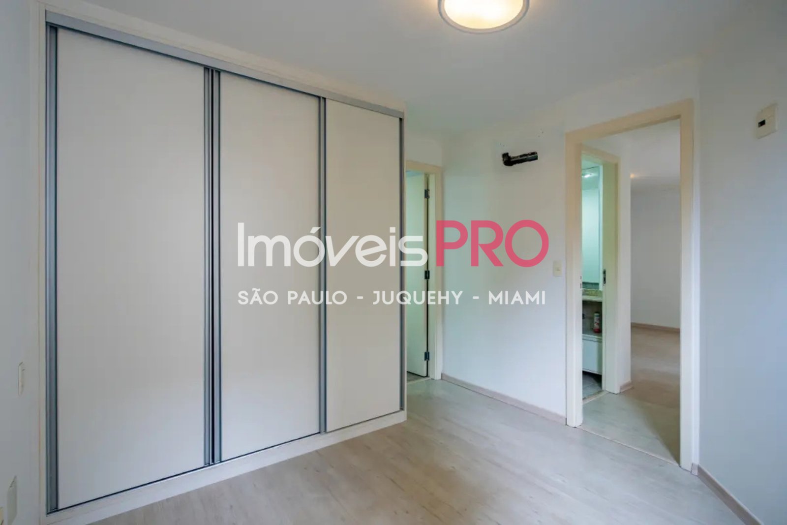 Foto :: https://assets.imoveispro.com.br/thumb/IP37663/apartamento-venda-moema-indios_IP37663_29_1920x1080.jpg?