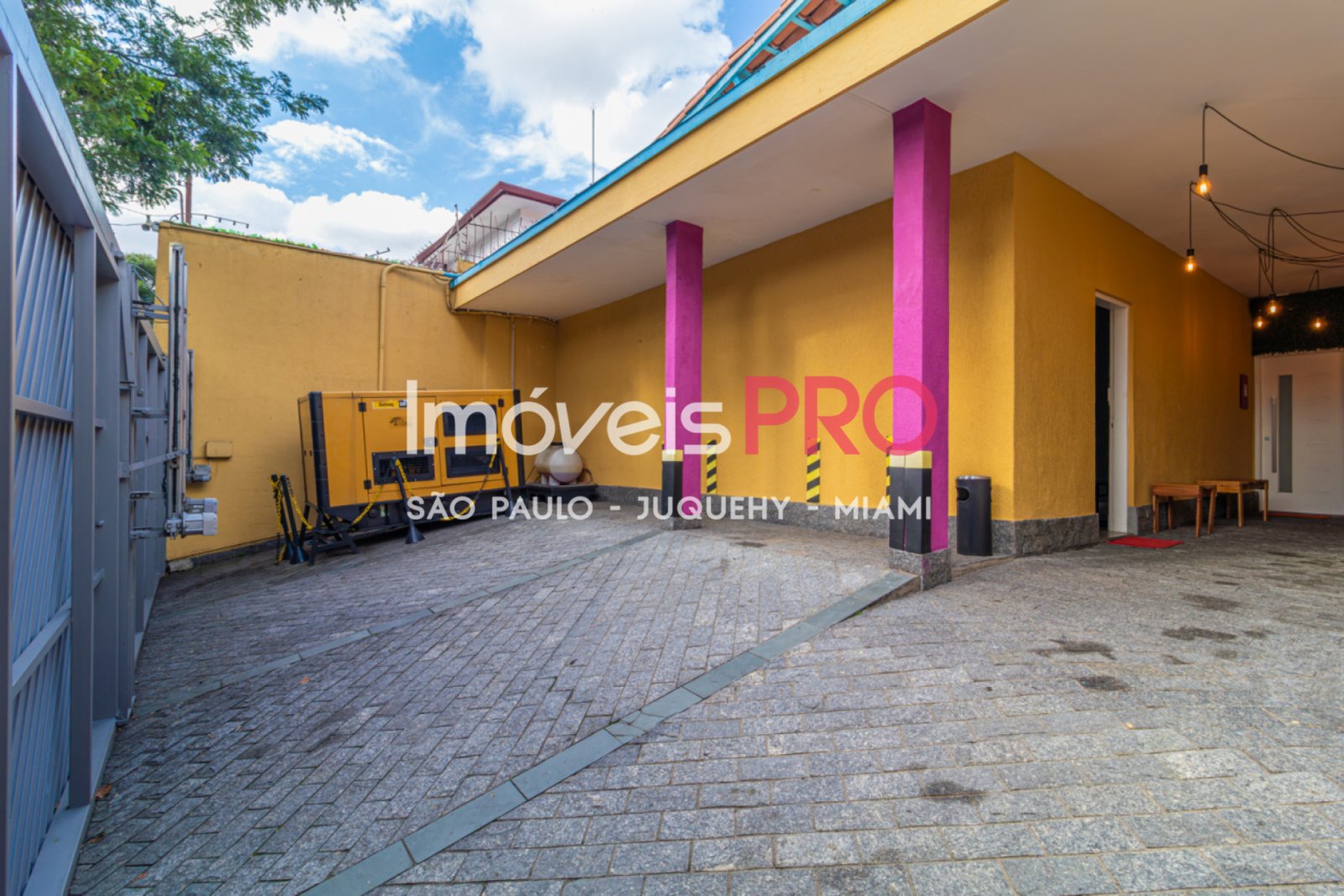 Foto :: https://assets.imoveispro.com.br/thumb/IP37700/casa-venda-perdizes_IP37700_35_1920x1080.jpg?