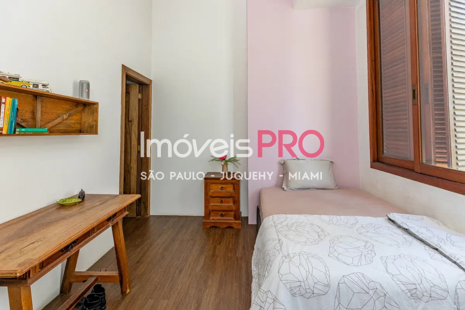 Foto :: https://assets.imoveispro.com.br/thumb/IP37706/sobrado-venda-vila-madalena_IP37706_23_1920x1080.jpg?