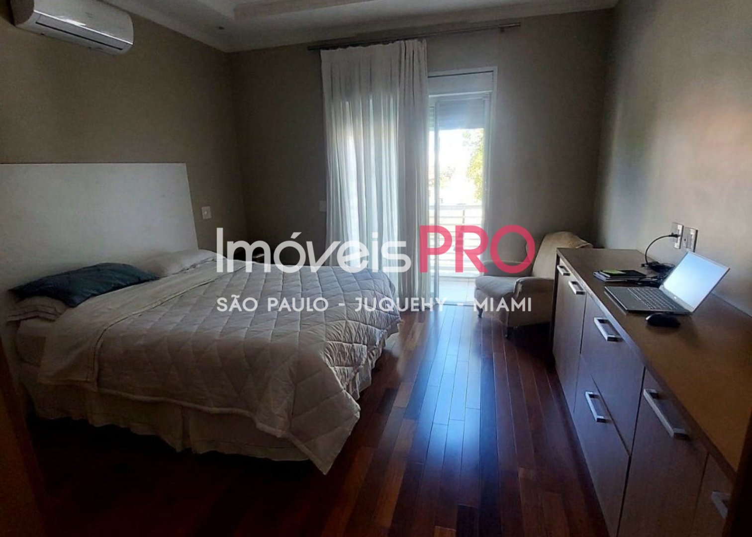 Foto :: IP37709