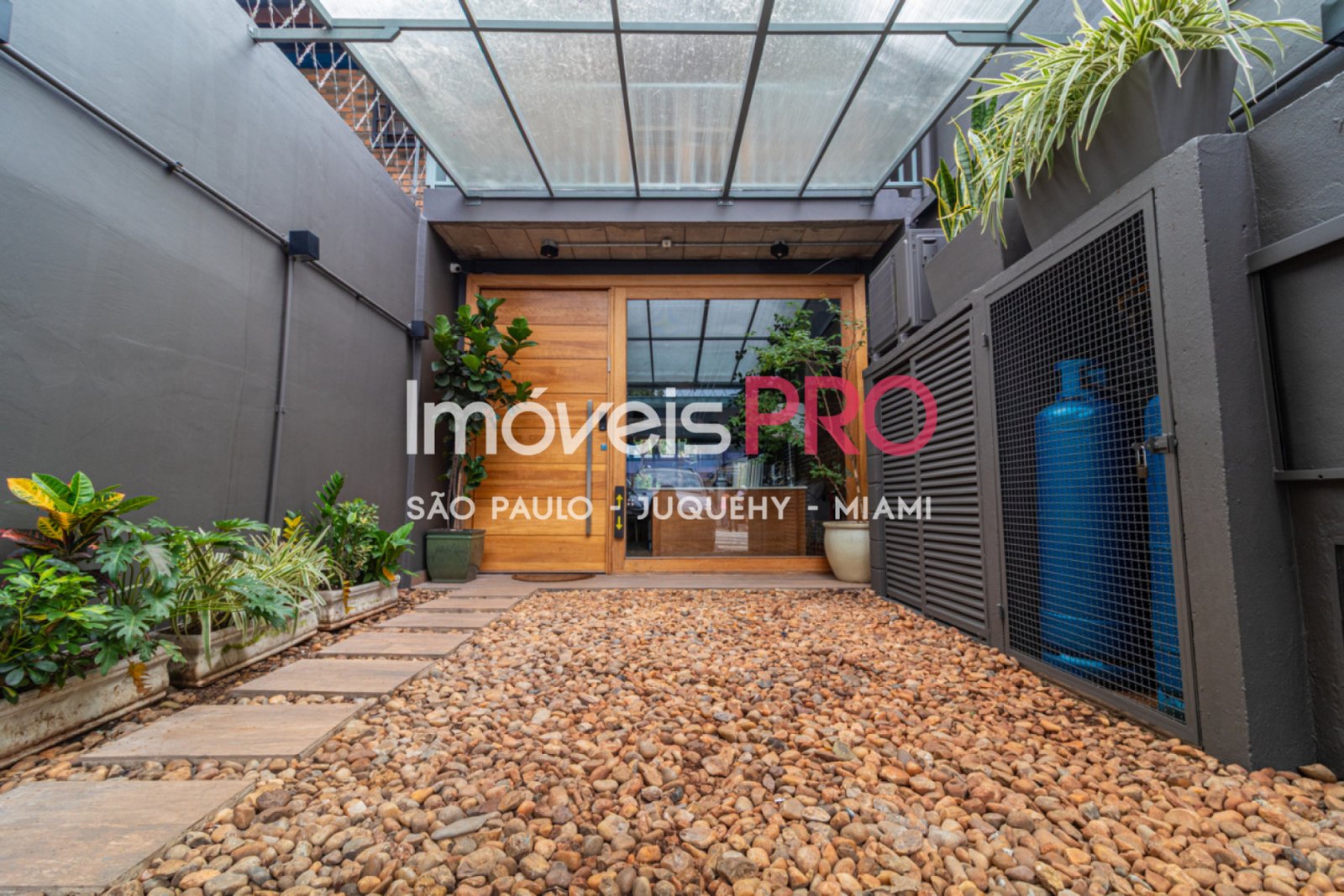 Foto :: https://assets.imoveispro.com.br/thumb/IP37727/casa-aluguel-vila-cordeiro_IP37727_53_1920x1080.jpg?