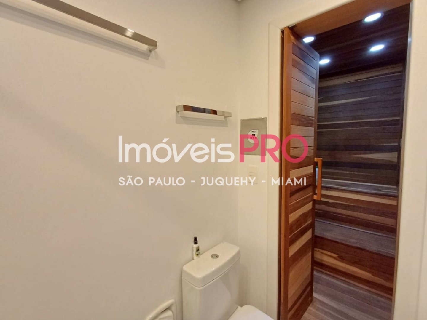 Foto :: https://assets.imoveispro.com.br/thumb/IP37754/casa-venda-campo-belo_IP37754_17_1920x1080.jpg?