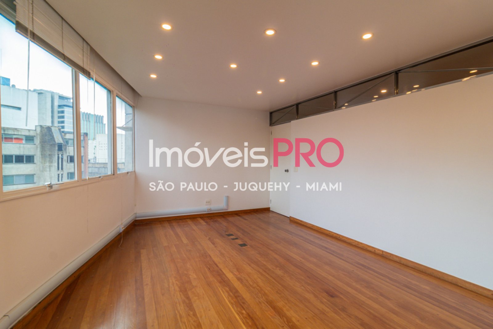 Foto :: https://assets.imoveispro.com.br/thumb/IP37769/conj-comercial-venda-itaim-bibi_IP37769_29_1920x1080.jpg?