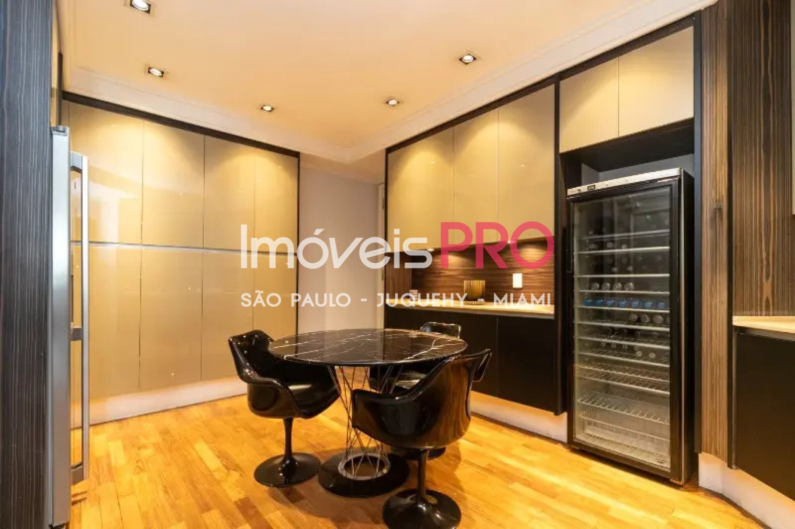 Foto :: https://assets.imoveispro.com.br/thumb/IP37772/cobertura-venda-cerqueira-cesar_IP37772_17_1920x1080.jpg?