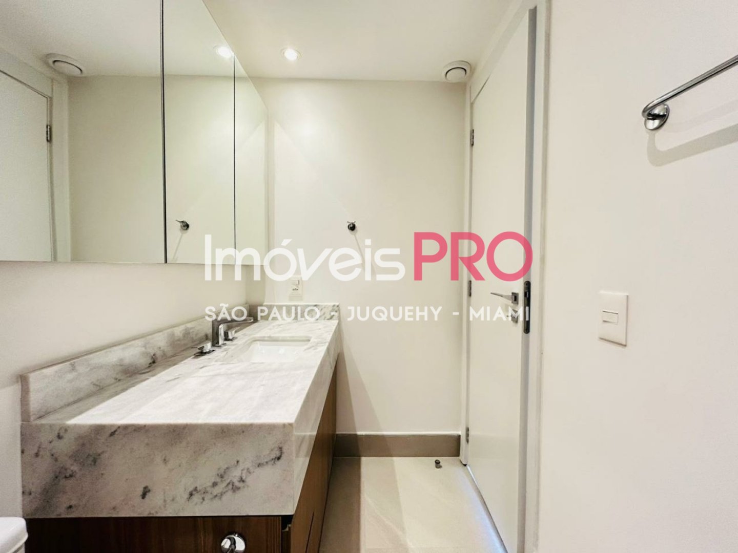 Foto :: https://assets.imoveispro.com.br/thumb/IP37798/apartamento-venda-pinheiros_IP37798_11_1920x1080.jpg?
