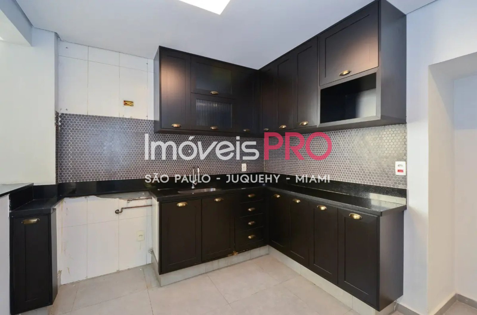 Foto :: https://assets.imoveispro.com.br/thumb/IP37806/apartamento-venda-cerqueira-cesar_IP37806_11_1920x1080.jpg?