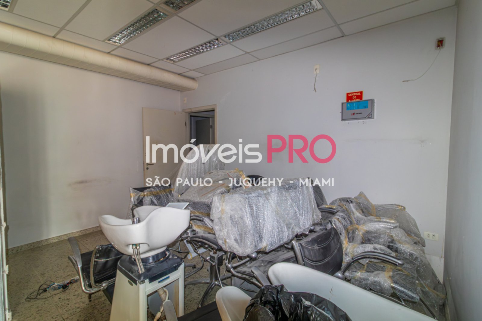 Foto :: https://assets.imoveispro.com.br/thumb/IP37851/predio-aluguel-alto-de-pinheiros_IP37851_11_1920x1080.jpg?