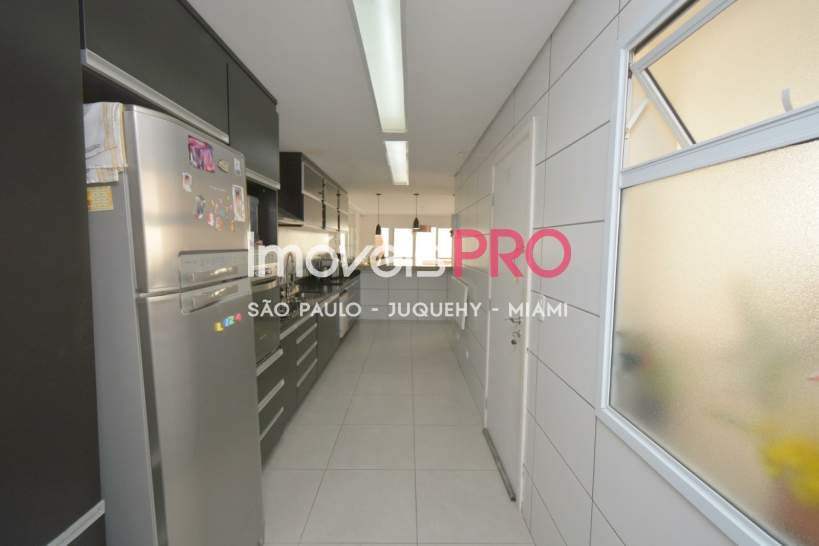 Foto :: https://assets.imoveispro.com.br/thumb/IP37861/casa-venda-jardim-ipanema-zona-sul_IP37861_11_1920x1080.jpg?