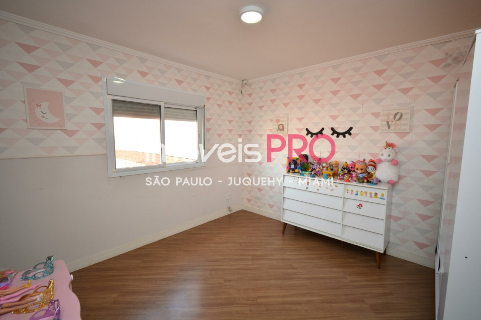 Foto :: https://assets.imoveispro.com.br/thumb/IP37861/casa-venda-jardim-ipanema-zona-sul_IP37861_17_1920x1080.jpg?