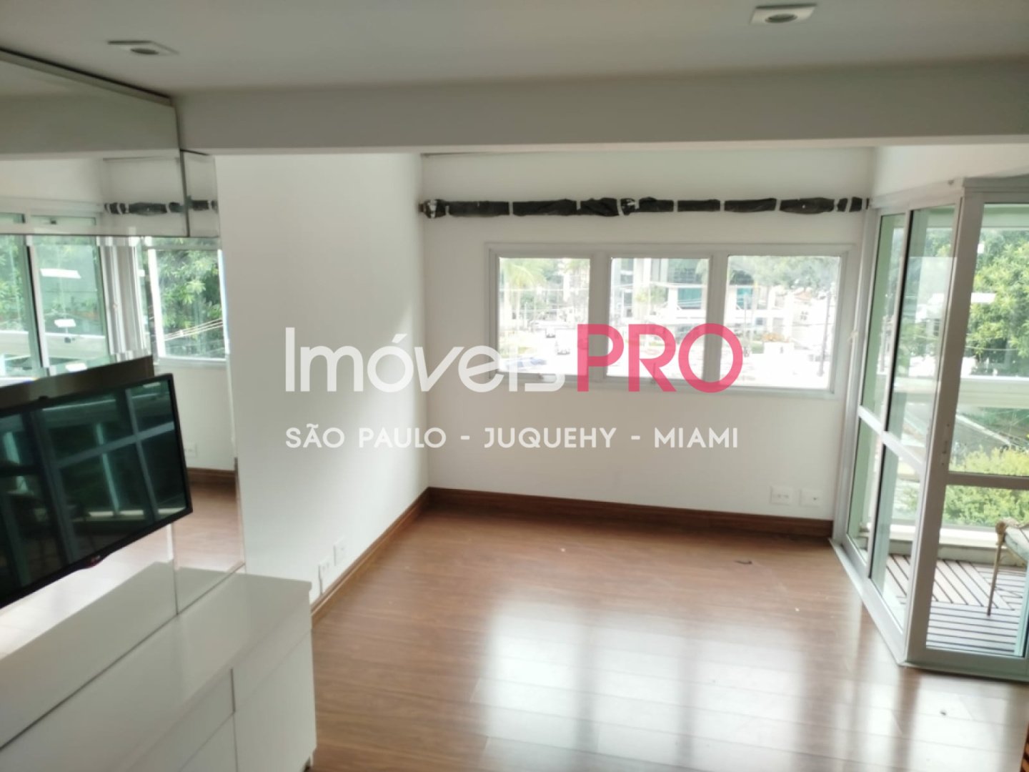 Foto :: https://assets.imoveispro.com.br/thumb/IP37888/apartamento-venda-moema-passaros_IP37888_29_1920x1080.jpg?