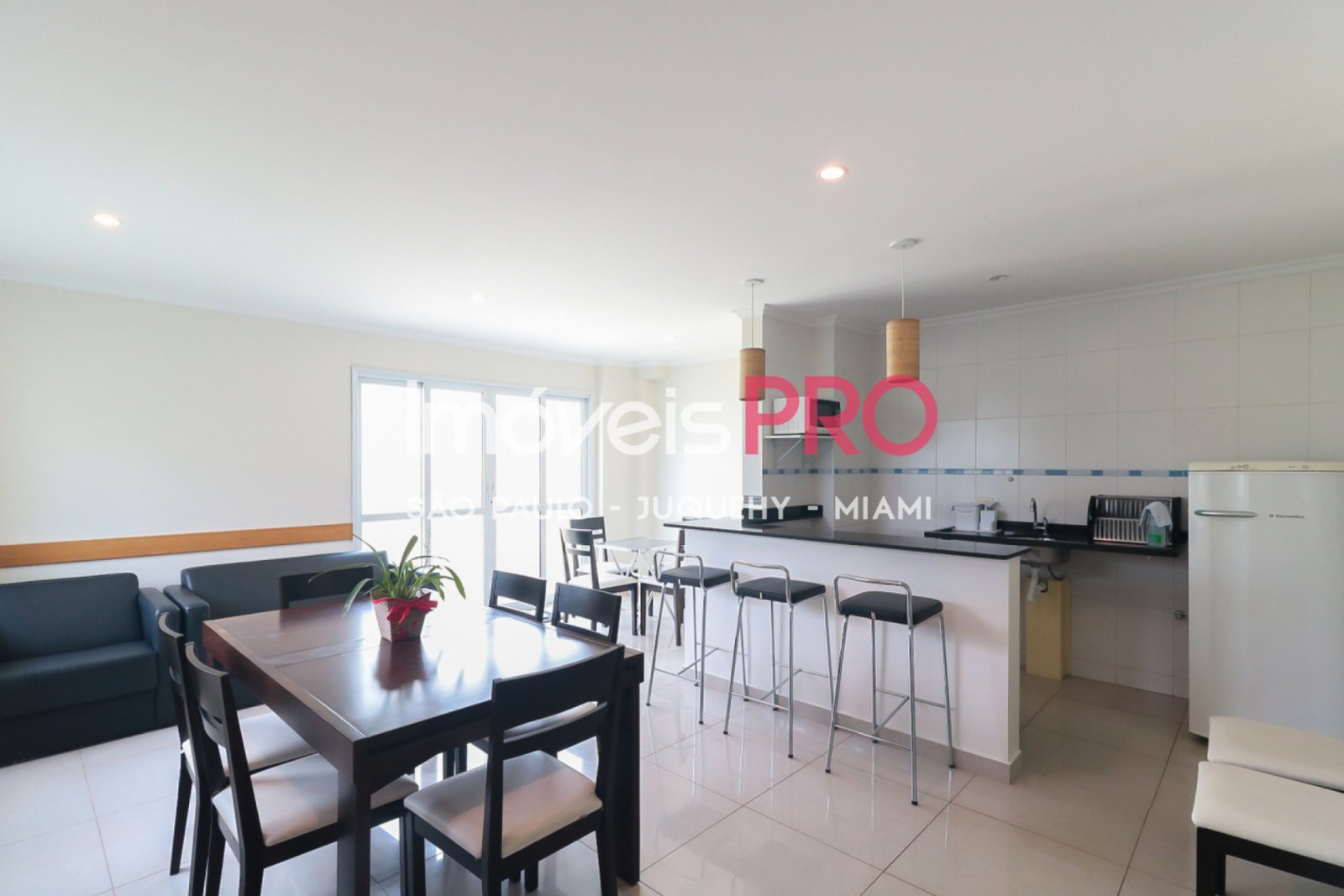 Foto :: https://assets.imoveispro.com.br/thumb/IP37888/apartamento-venda-moema-passaros_IP37888_59_1920x1080.jpg?