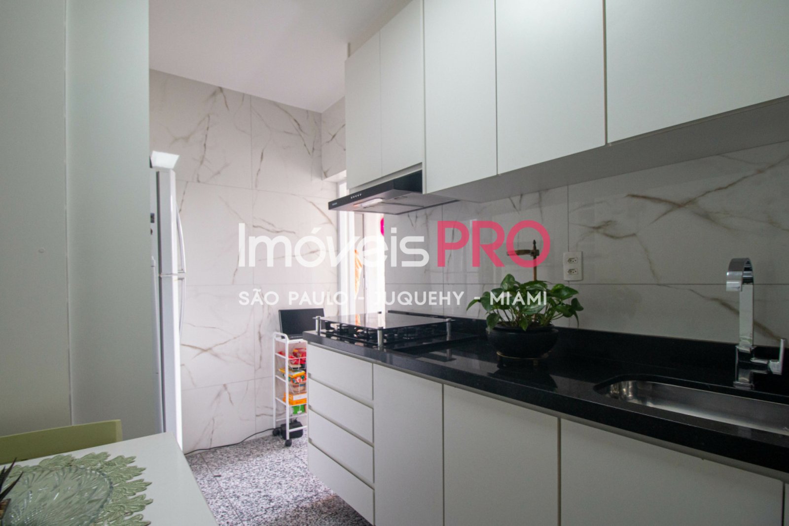 Foto :: https://assets.imoveispro.com.br/thumb/IP37900/apartamento-venda-moema_IP37900_17_1920x1080.jpg?