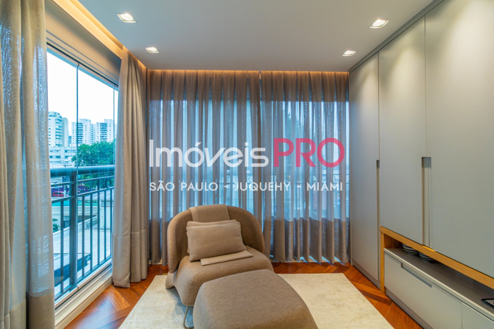 Foto :: https://assets.imoveispro.com.br/thumb/IP37952/apartamento-venda-moema_IP37952_41_1920x1080.jpg?