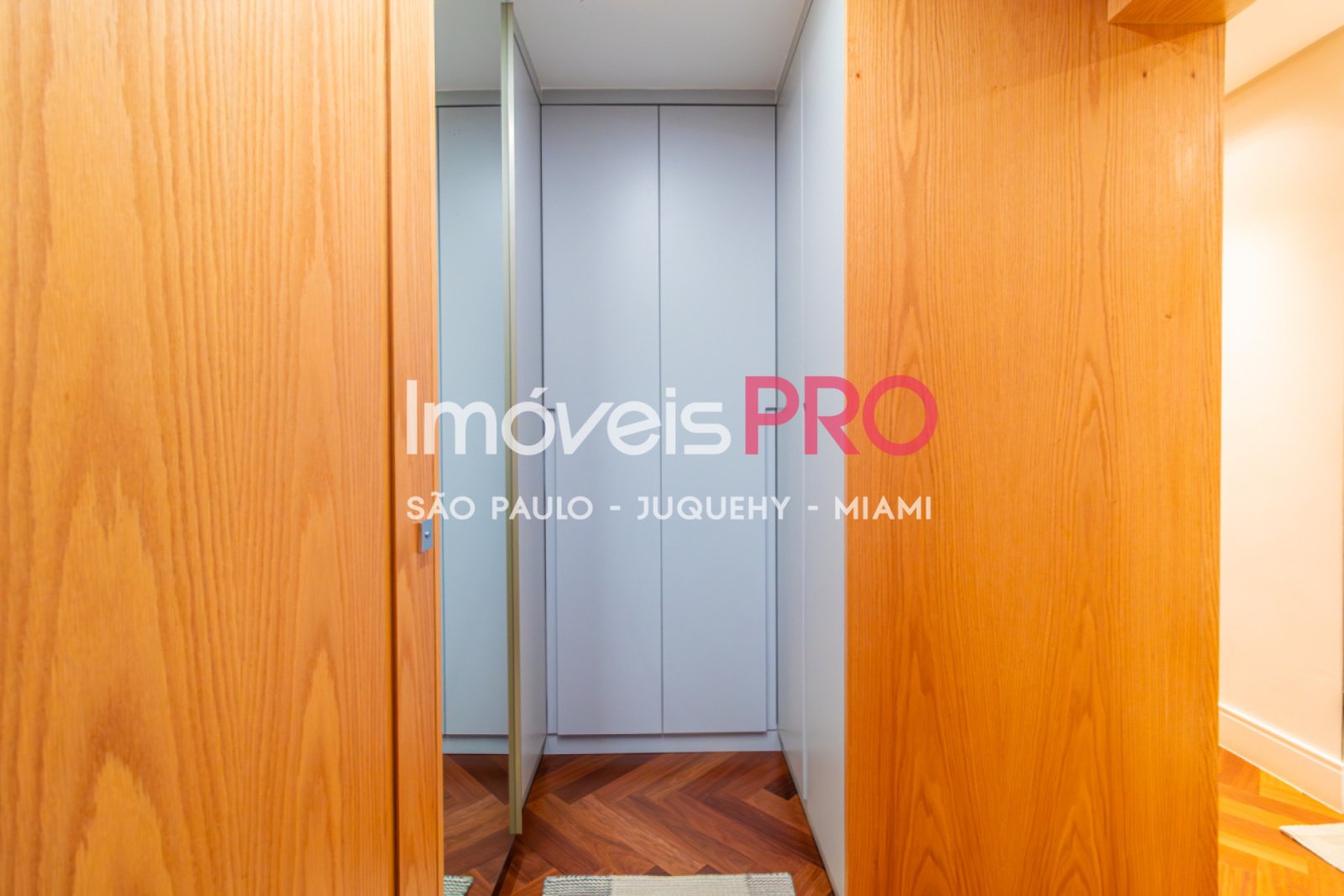 Foto :: https://assets.imoveispro.com.br/thumb/IP37952/apartamento-venda-moema_IP37952_59_1920x1080.jpg?