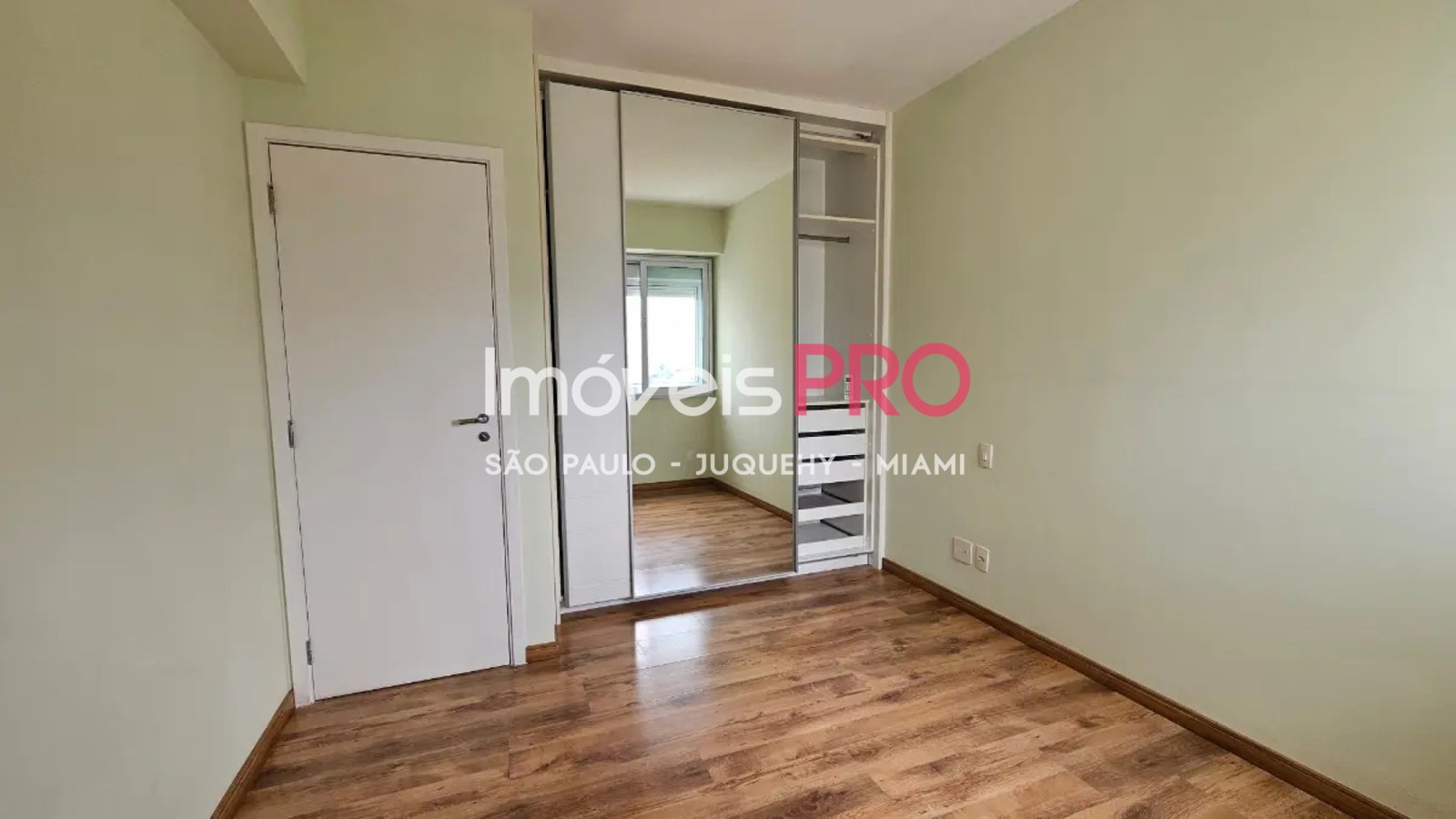 Foto :: https://assets.imoveispro.com.br/thumb/IP37955/apartamento-venda-vila-mariana_IP37955_11_1920x1080.jpg?