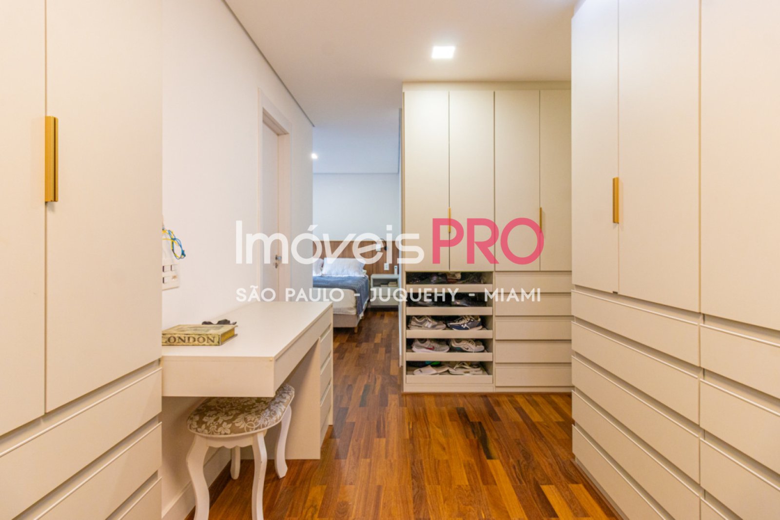 Foto :: IP37957