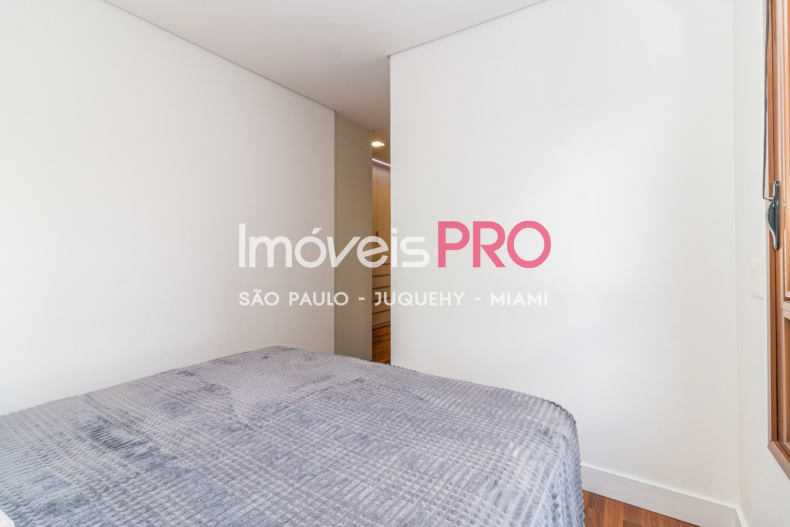 Foto :: https://assets.imoveispro.com.br/thumb/IP37957/apartamento-venda-campo-belo_IP37957_29_1920x1080.jpg?