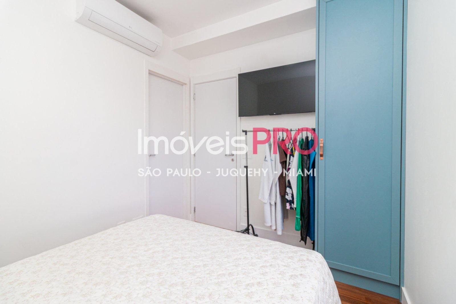 Foto :: IP37957