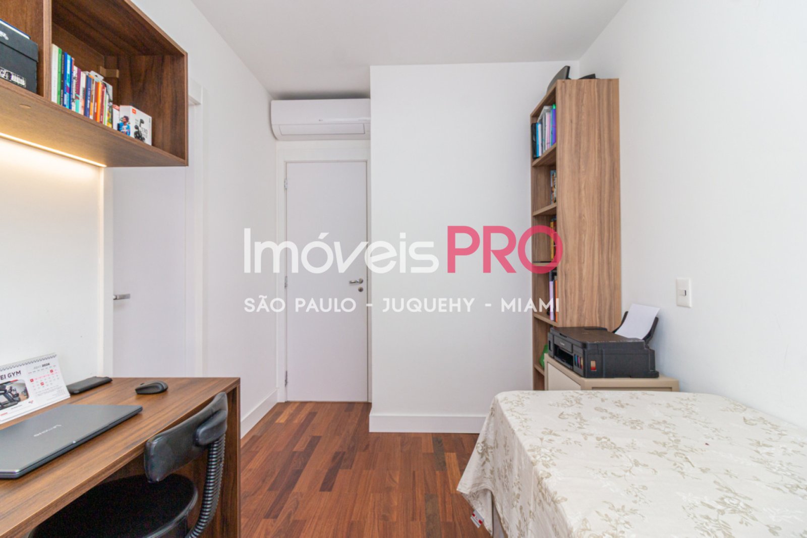 Foto :: IP37957