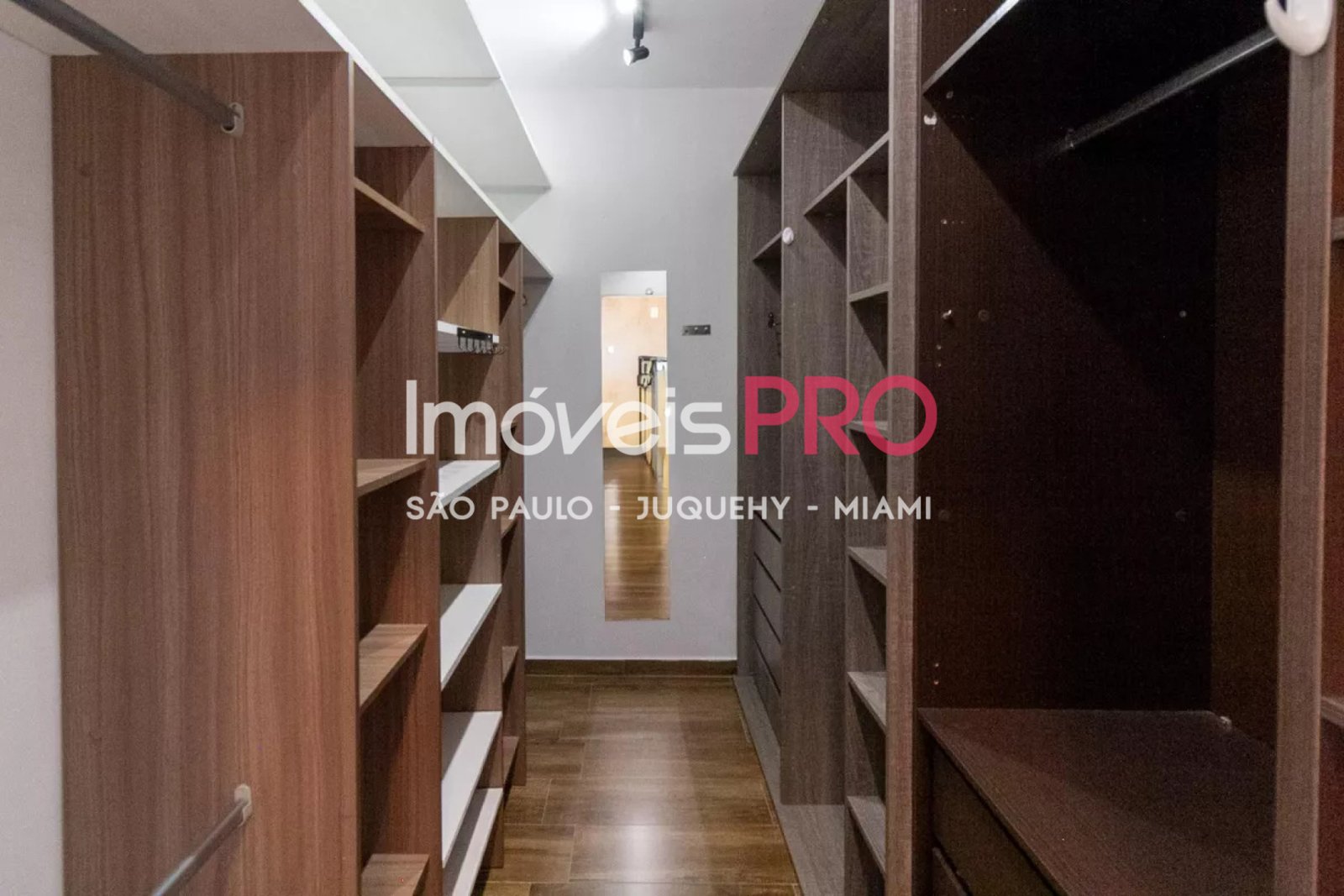 Foto :: https://assets.imoveispro.com.br/thumb/IP37965/sobrado-venda-brooklin-novo_IP37965_35_1920x1080.jpg?