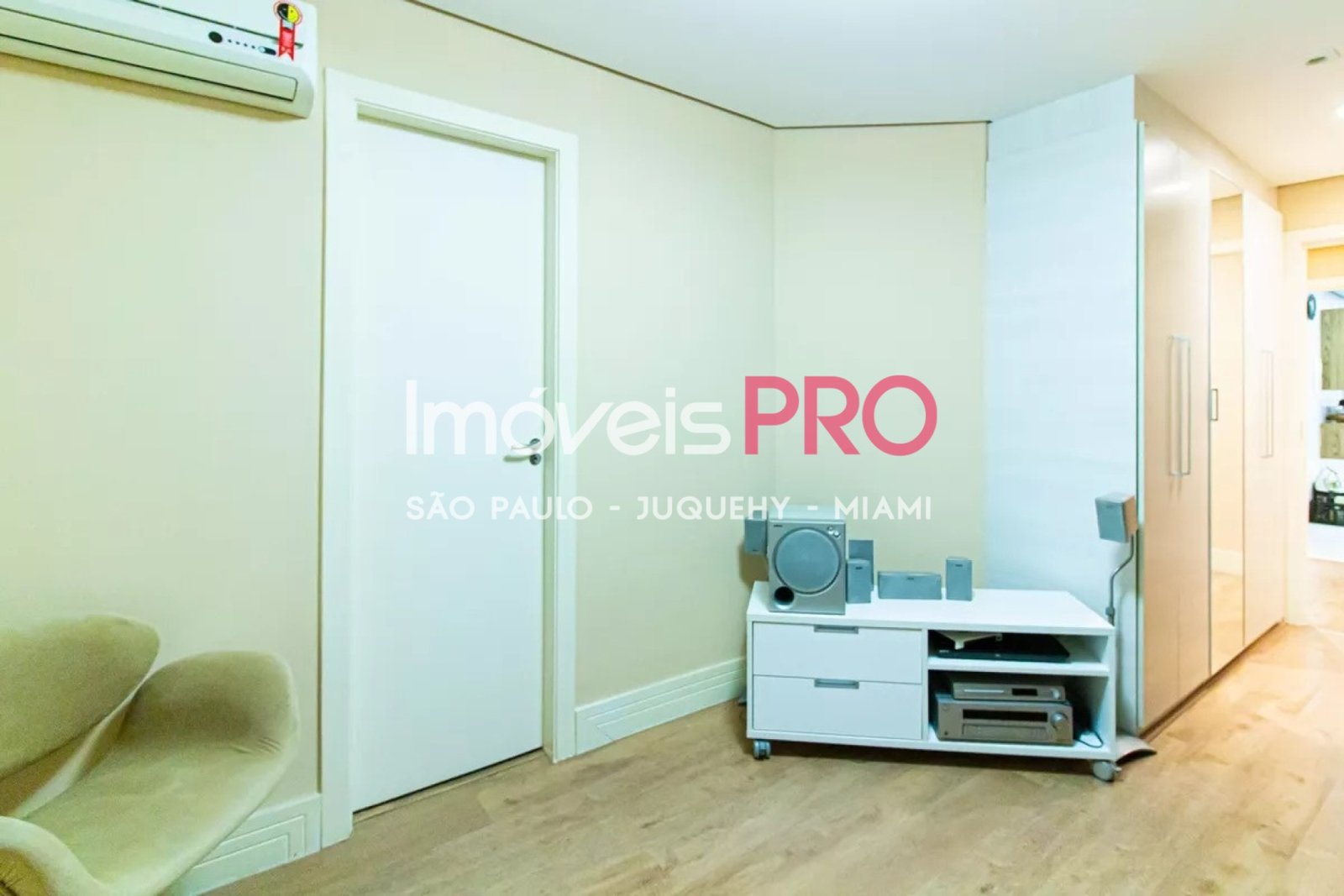 Foto :: https://assets.imoveispro.com.br/thumb/IP38003/apartamento-venda-perdizes_IP38003_17_1920x1080.jpg?