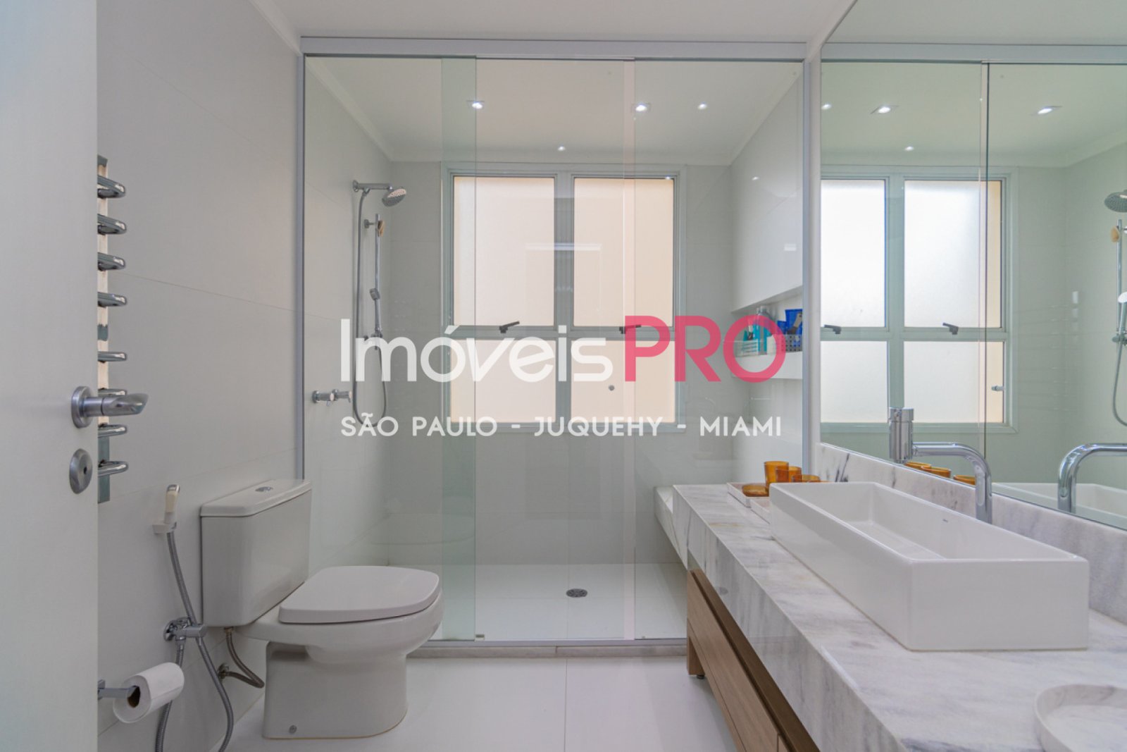 Foto :: https://assets.imoveispro.com.br/thumb/IP38004/apartamento-venda-moema_IP38004_29_1920x1080.jpg?1776191380